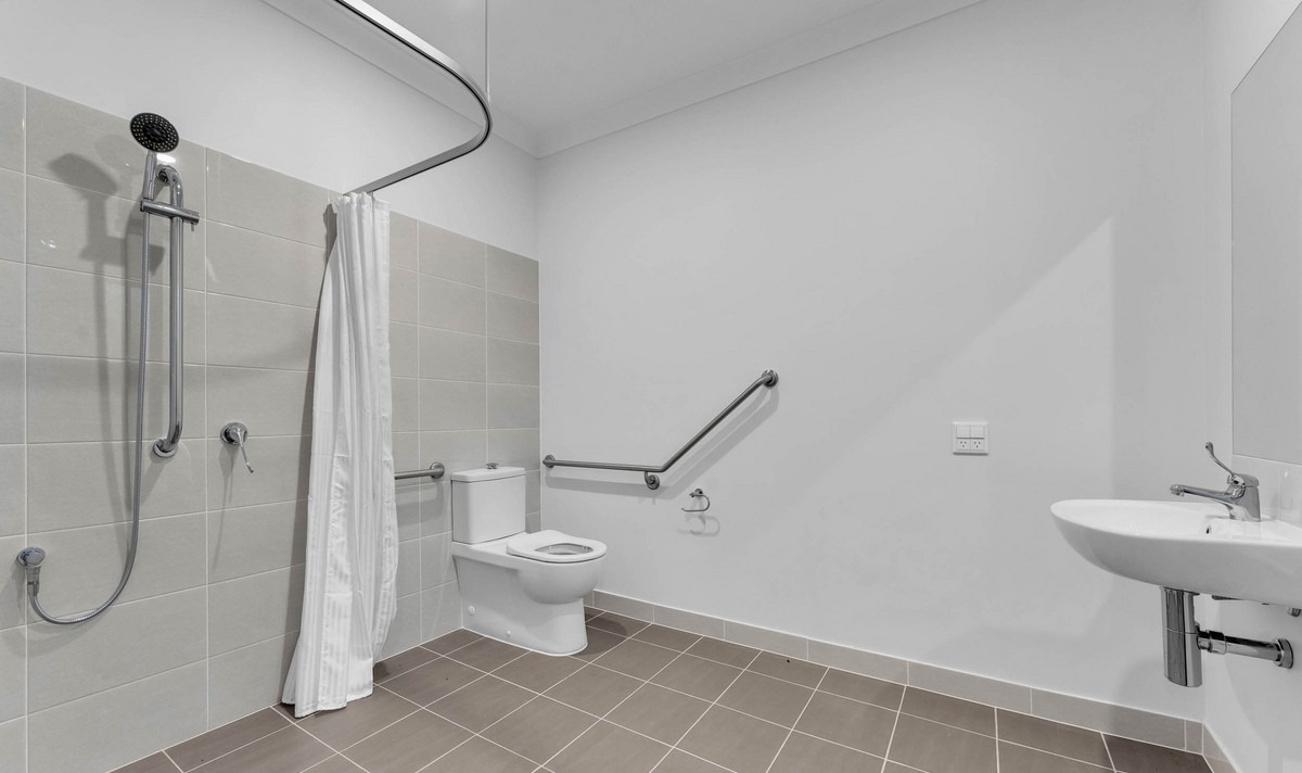 Exceptional full y accessibl SDA Living in the Heart of Spring Mountain — Home image 4