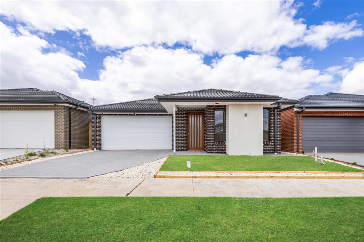 Accessible 2-Bed HPS Home at Clipstone Crescent, Fraser Rise in Fraser Rise