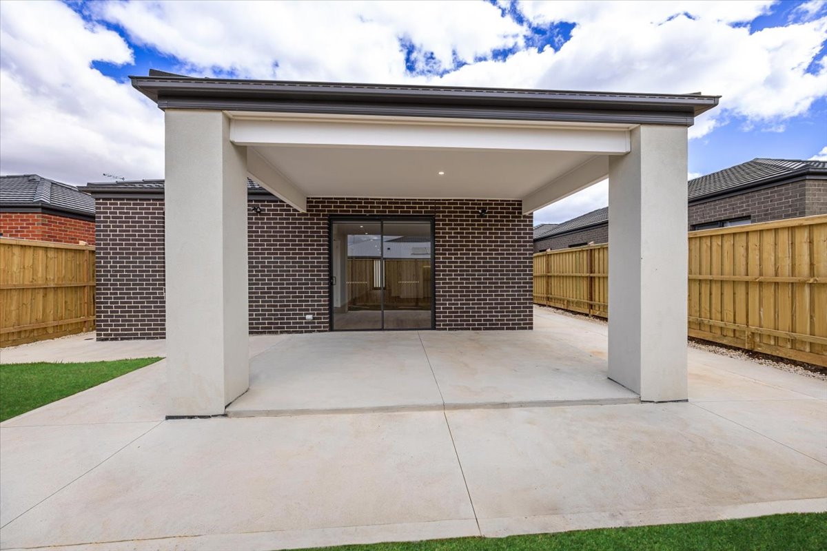 Accessible 2-Bed HPS Home at Clipstone Crescent, Fraser Rise — Home image 2
