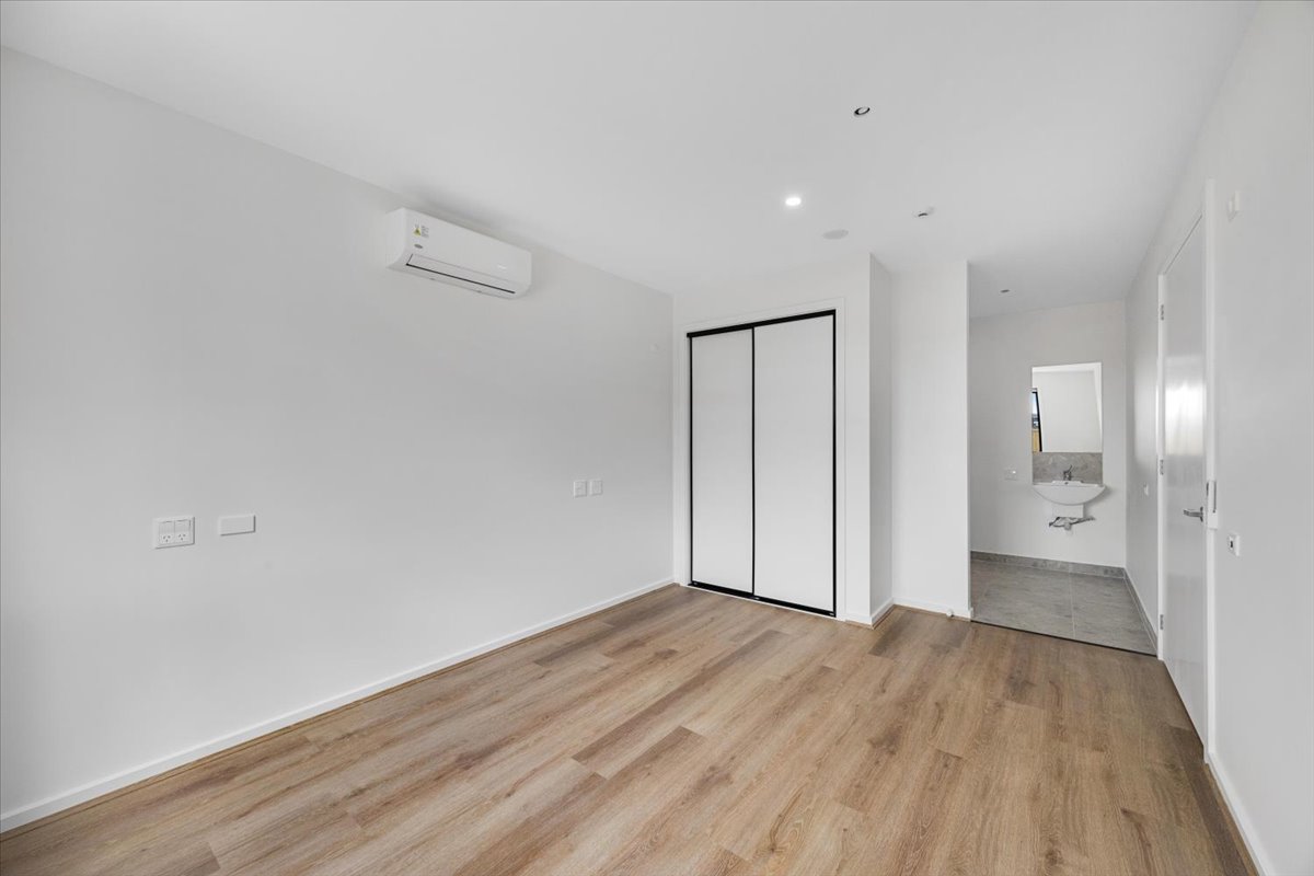 Accessible 2-Bed HPS Home at Clipstone Crescent, Fraser Rise — Home image 3