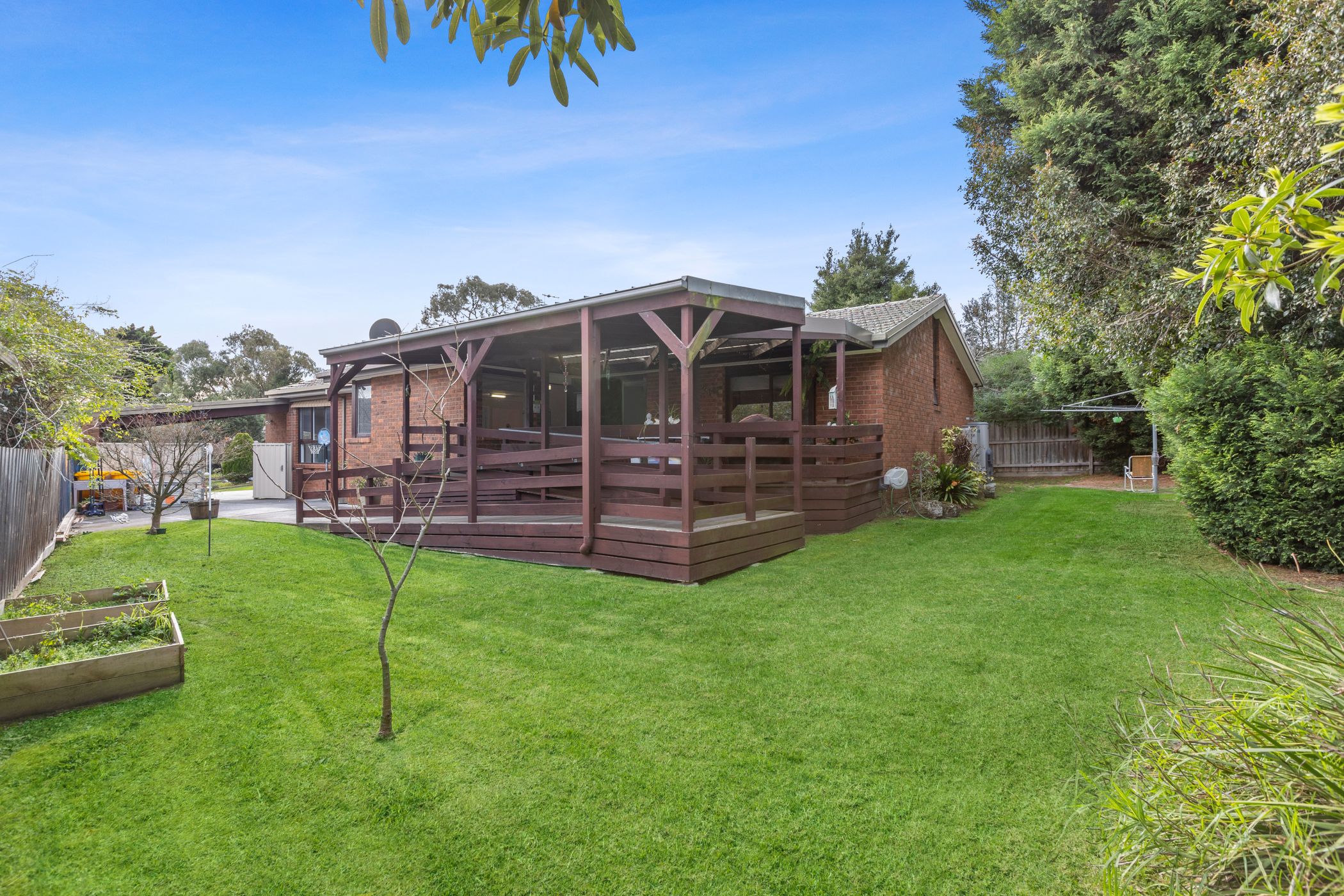 Welcoming home conveniently located Wantirna South — Home image 9