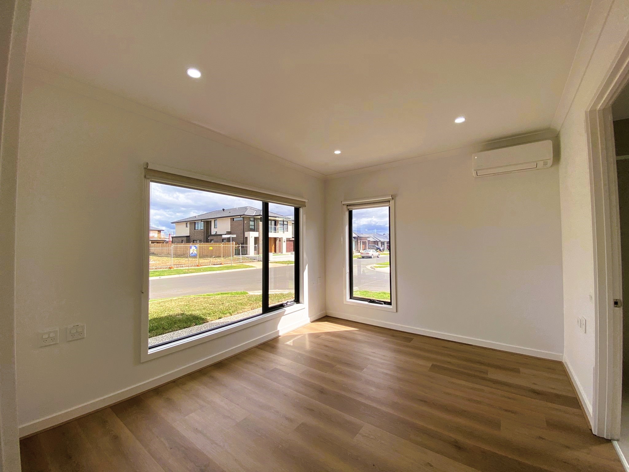 Truganina - HPS - 3 Beedroom House — Home image 4
