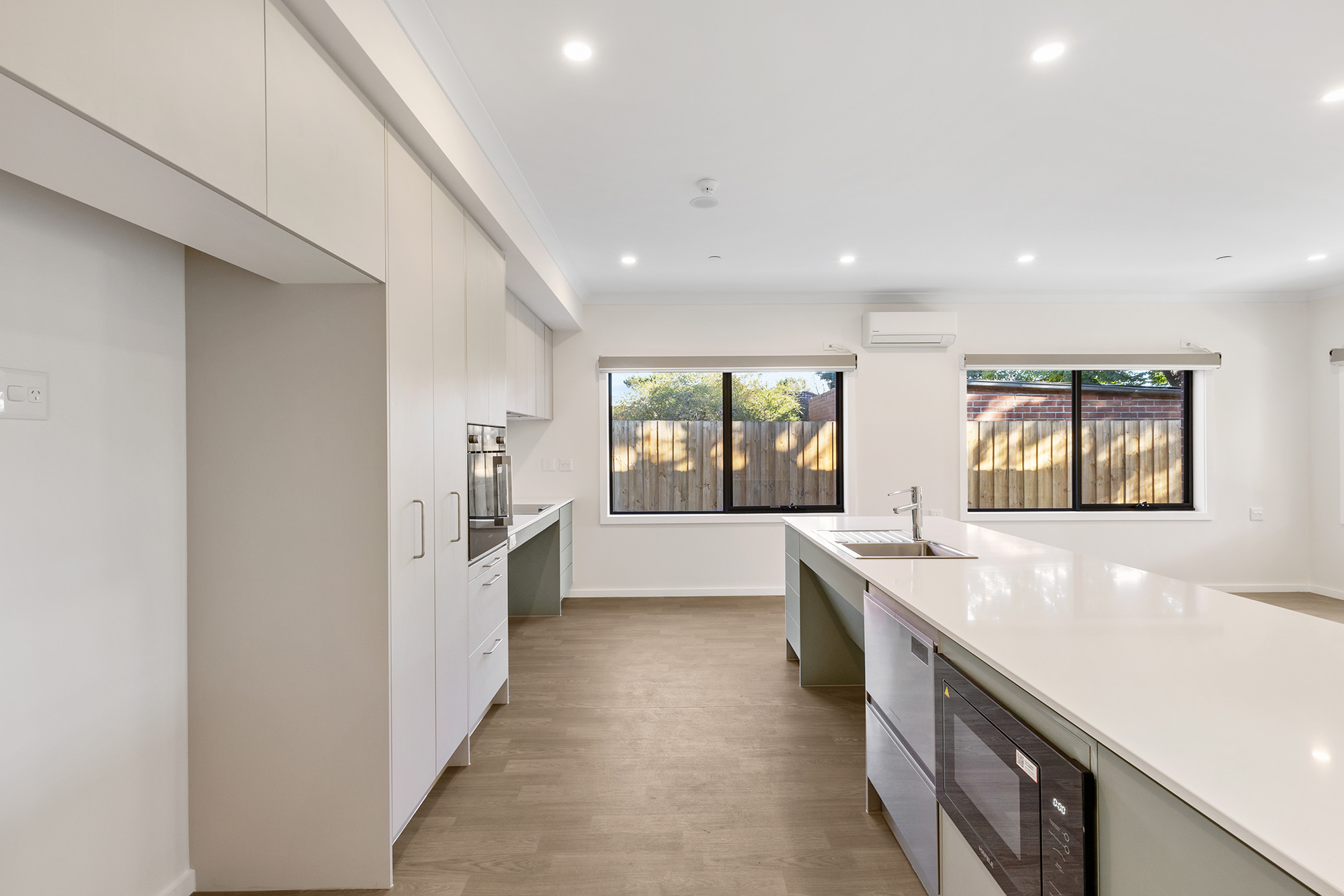 Choose spacious living with this bayside HPS haven in Moorabbin! — Home image 5