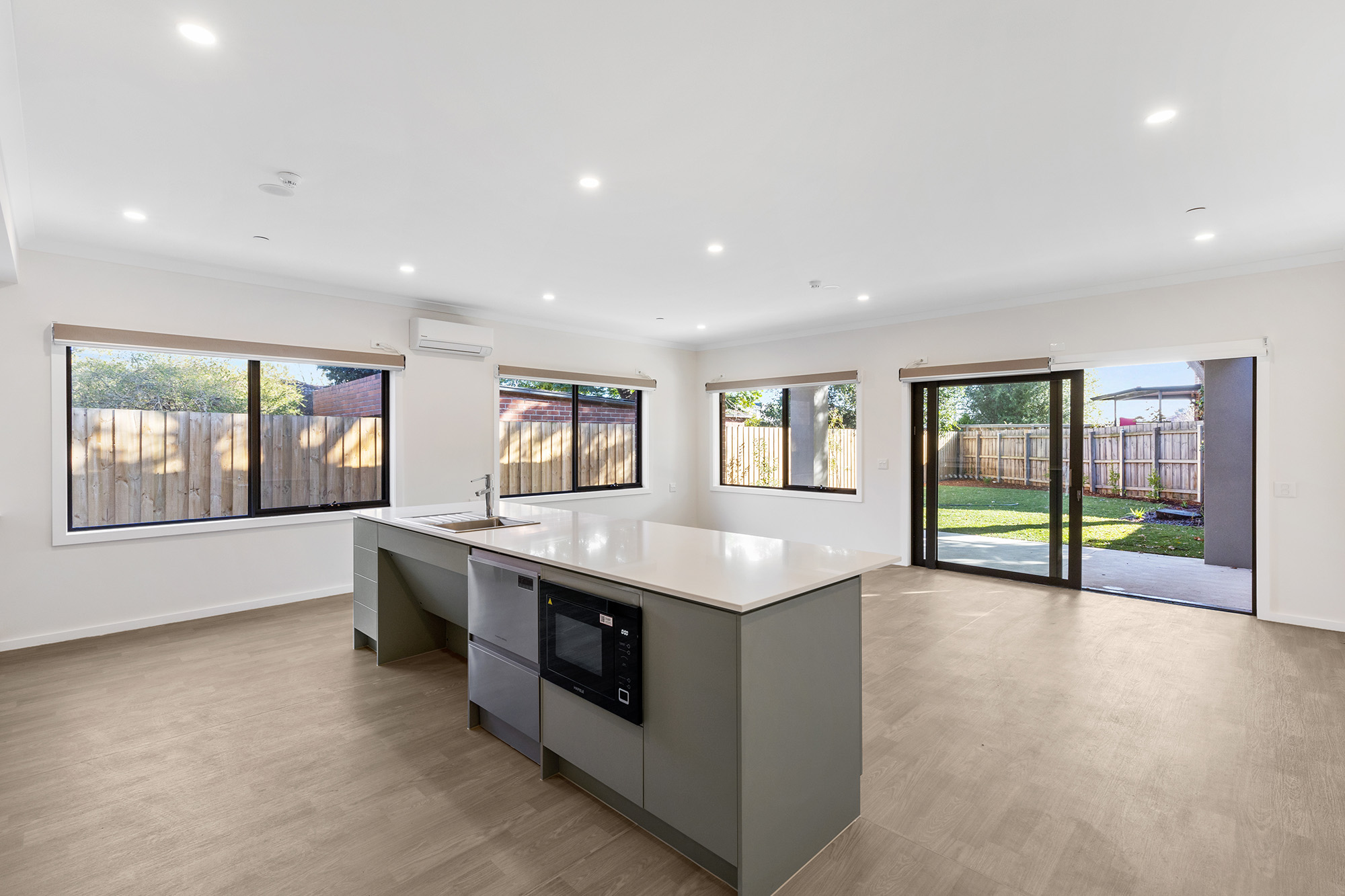 Choose spacious living with this bayside HPS haven in Moorabbin! — Home image 8