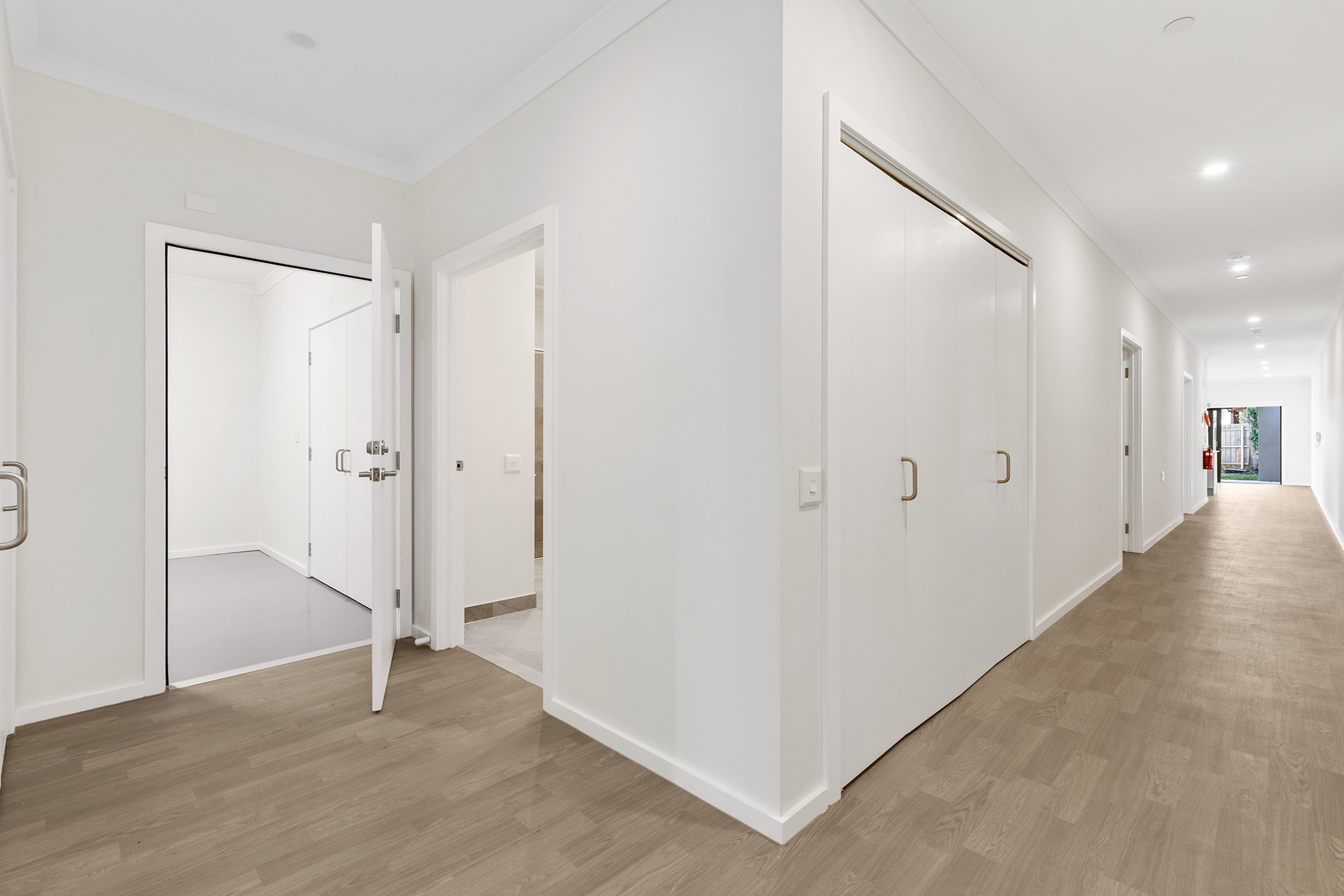 Choose spacious living with this bayside HPS haven in Moorabbin! — Home image 15