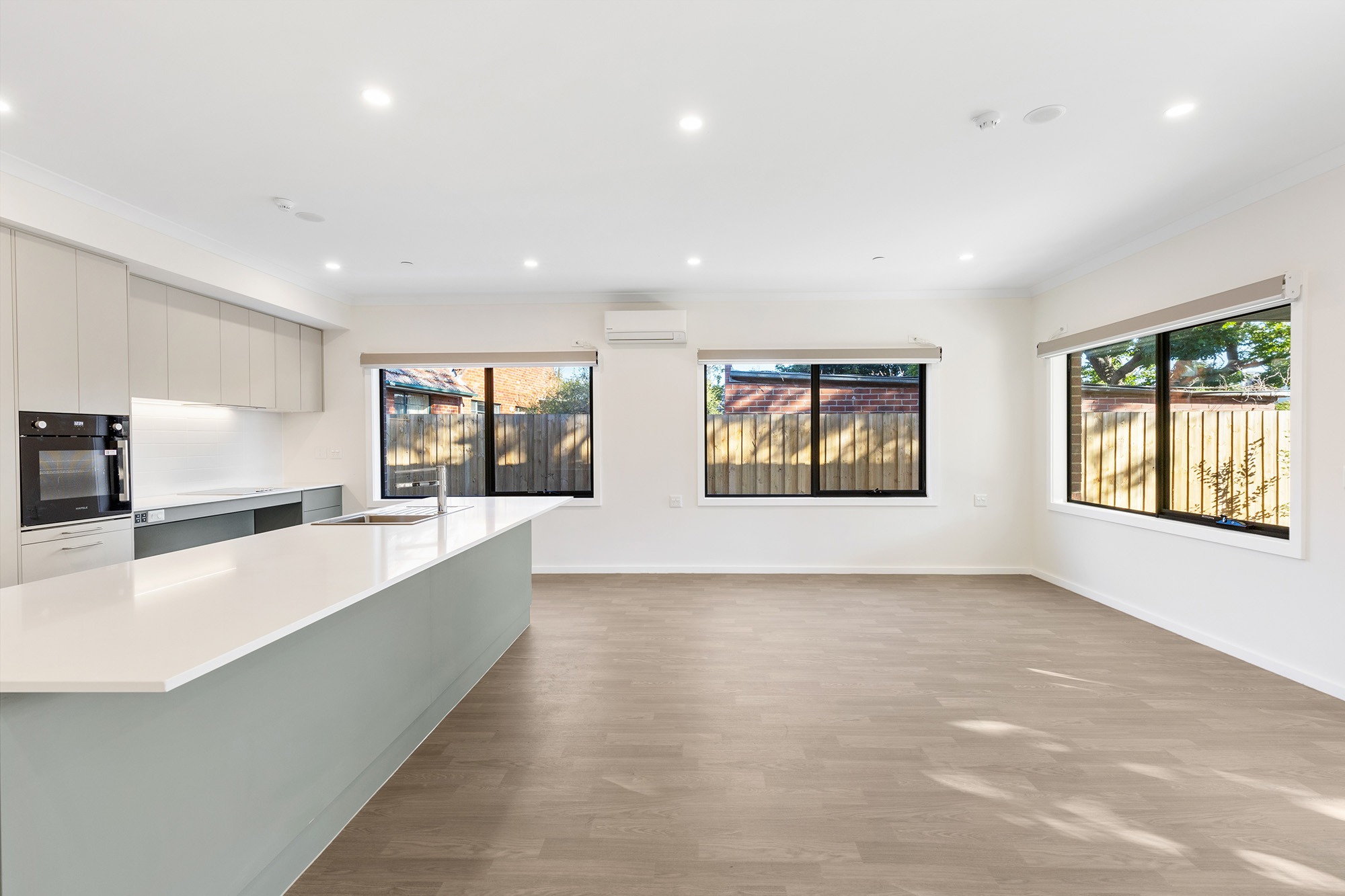 Choose spacious living with this bayside HPS haven in Moorabbin! — Home image 18