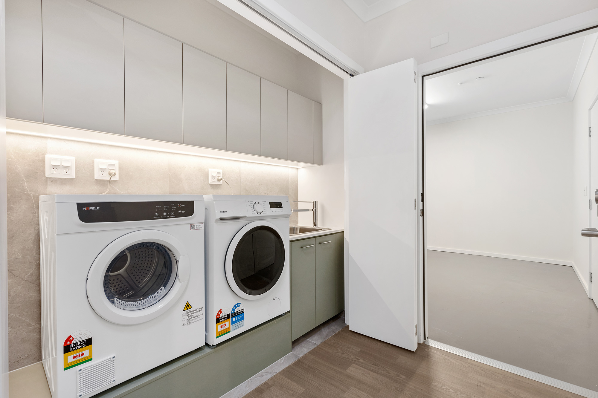 Choose spacious living with this bayside HPS haven in Moorabbin! — Home image 19