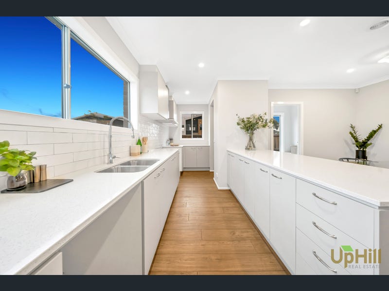 30 Greenwich Drive, Berwick 3806 — Home image 4