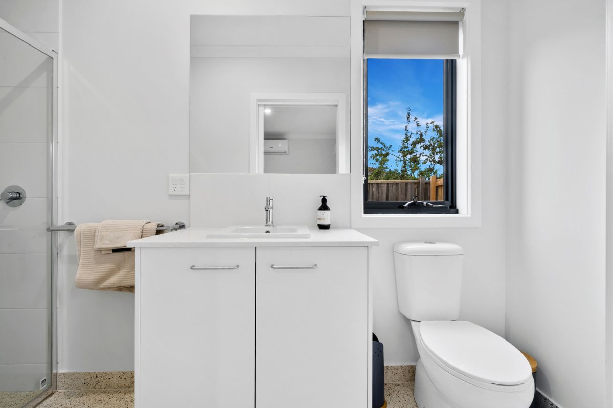 Modern 4-Bedroom HPS+R - Houdini Drive, Tarneit VIC — Home image 5