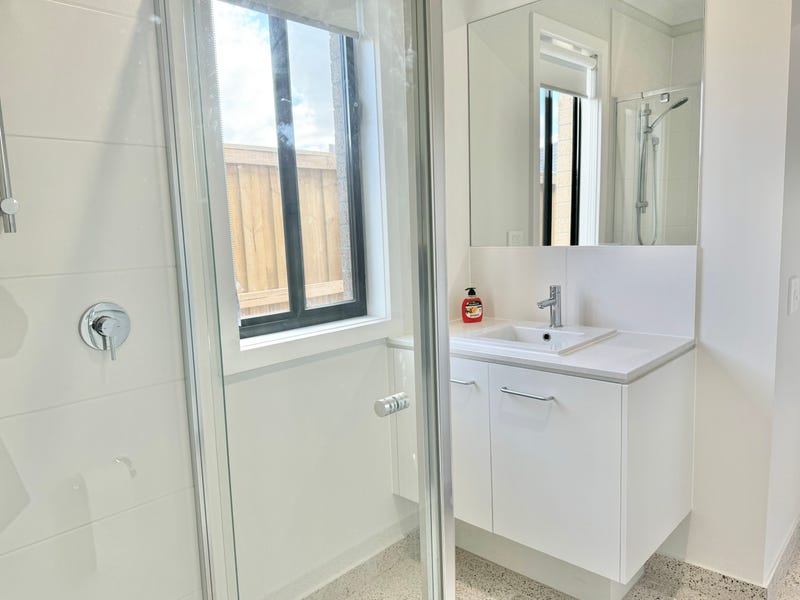 Modern 3-Bedroom Home in Greenmont, Wyndham Vale — Home image 5