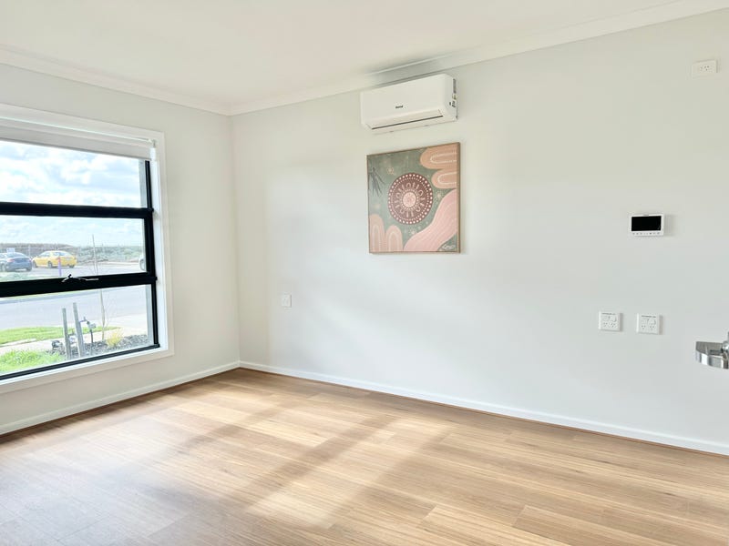 Modern 3-Bedroom Home in Greenmont, Wyndham Vale — Home image 8