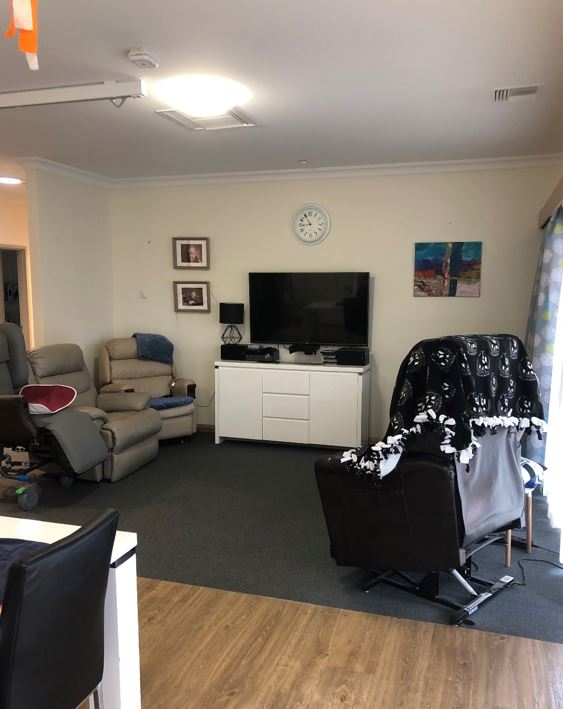 Two vacancies in a five bedroom High Physical Support house in Strathdale — Home image 4