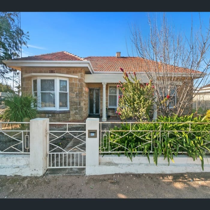 20 Hallett Street, Kadina in Kadina
