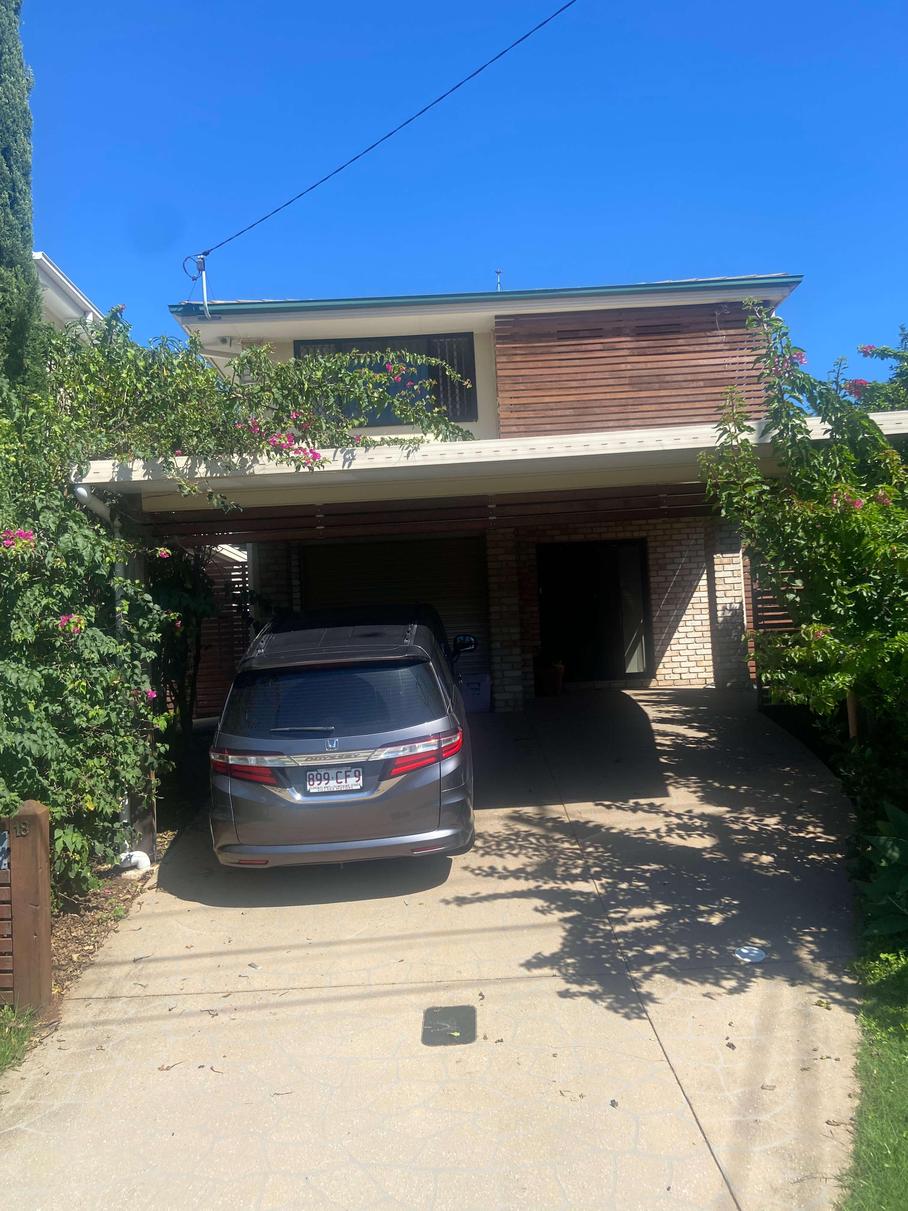 Spacious SIL - Looking for two housemates in Wynnum! in Wynnum