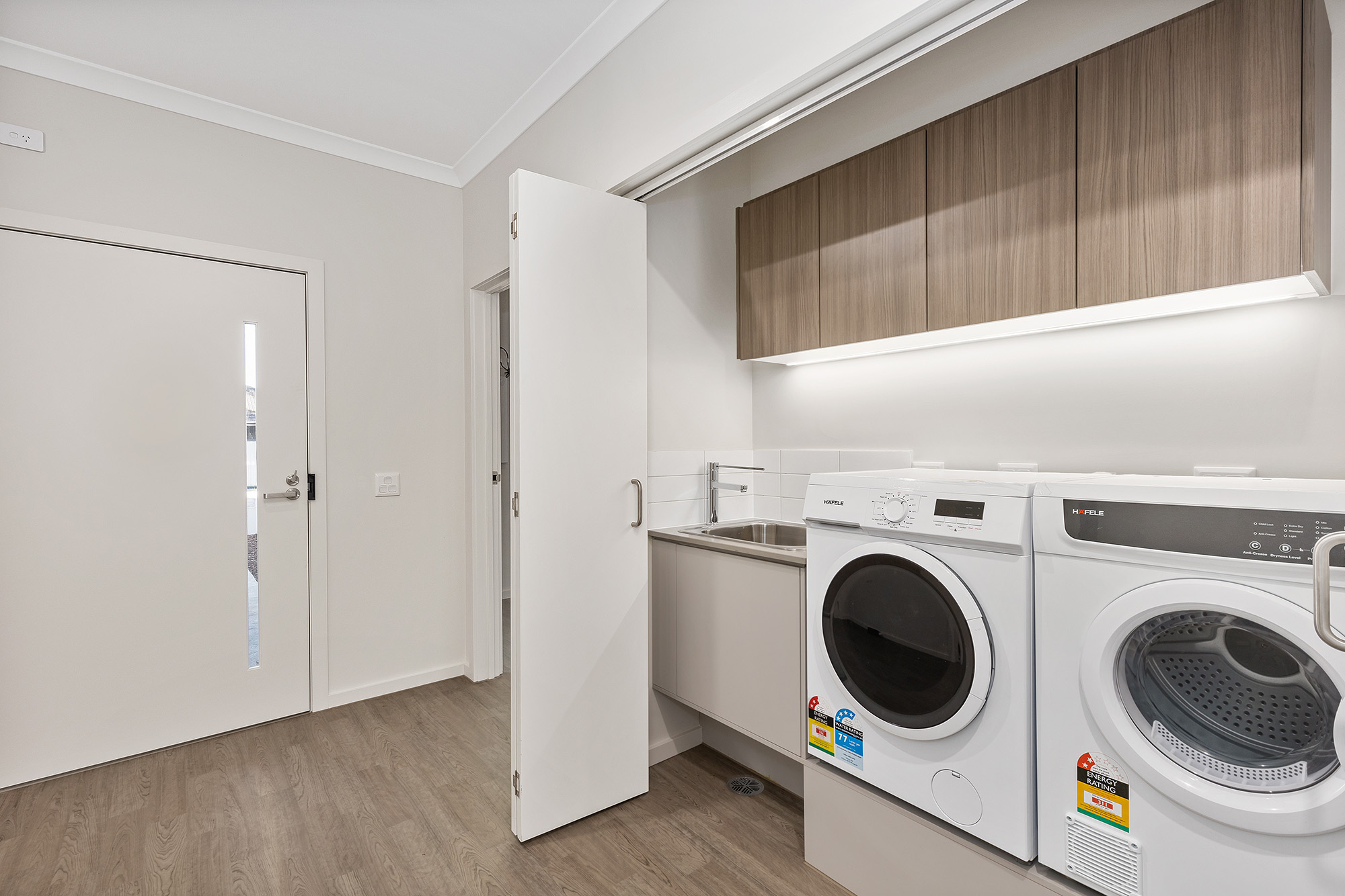 Cranbourne - Brand New 3 Bedroom House. SDA, SIL & High Physical Support Home! — Home image 5