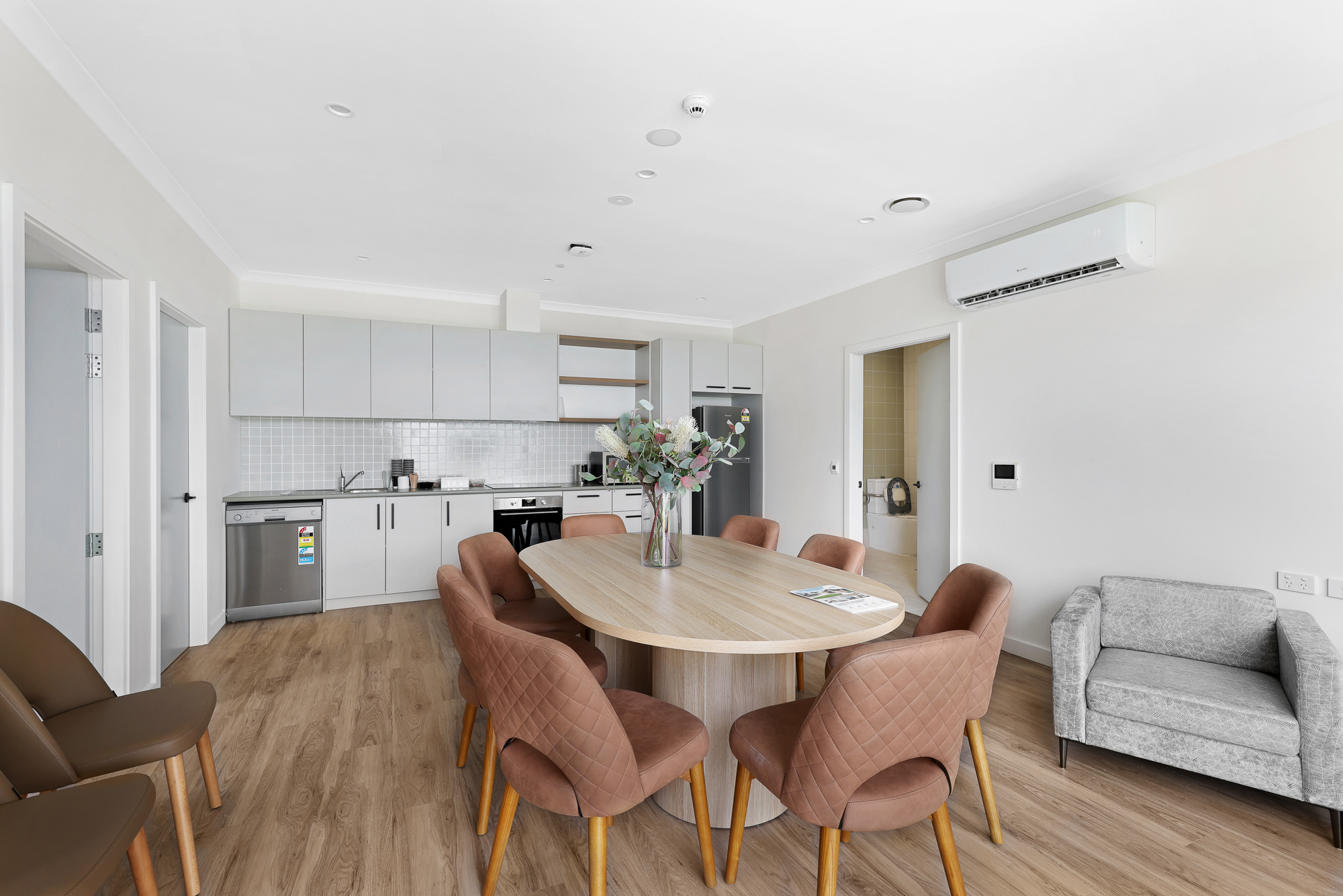 Toongabbie, NSW - Villa — Home image 8
