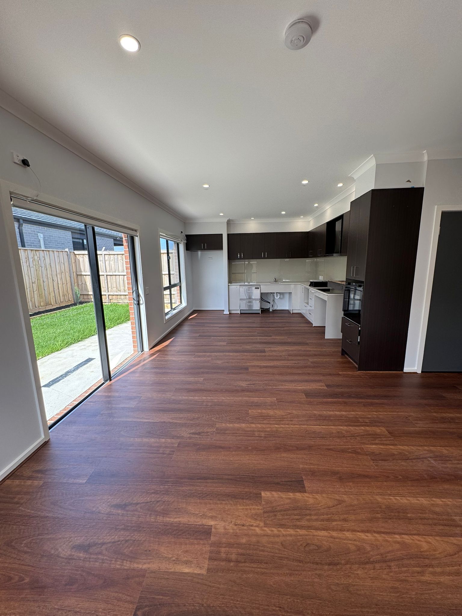 New HPS: 3 Bedroom with 3 Ensuites Plus OOA  TAC  Clyde VIC — Home image 2