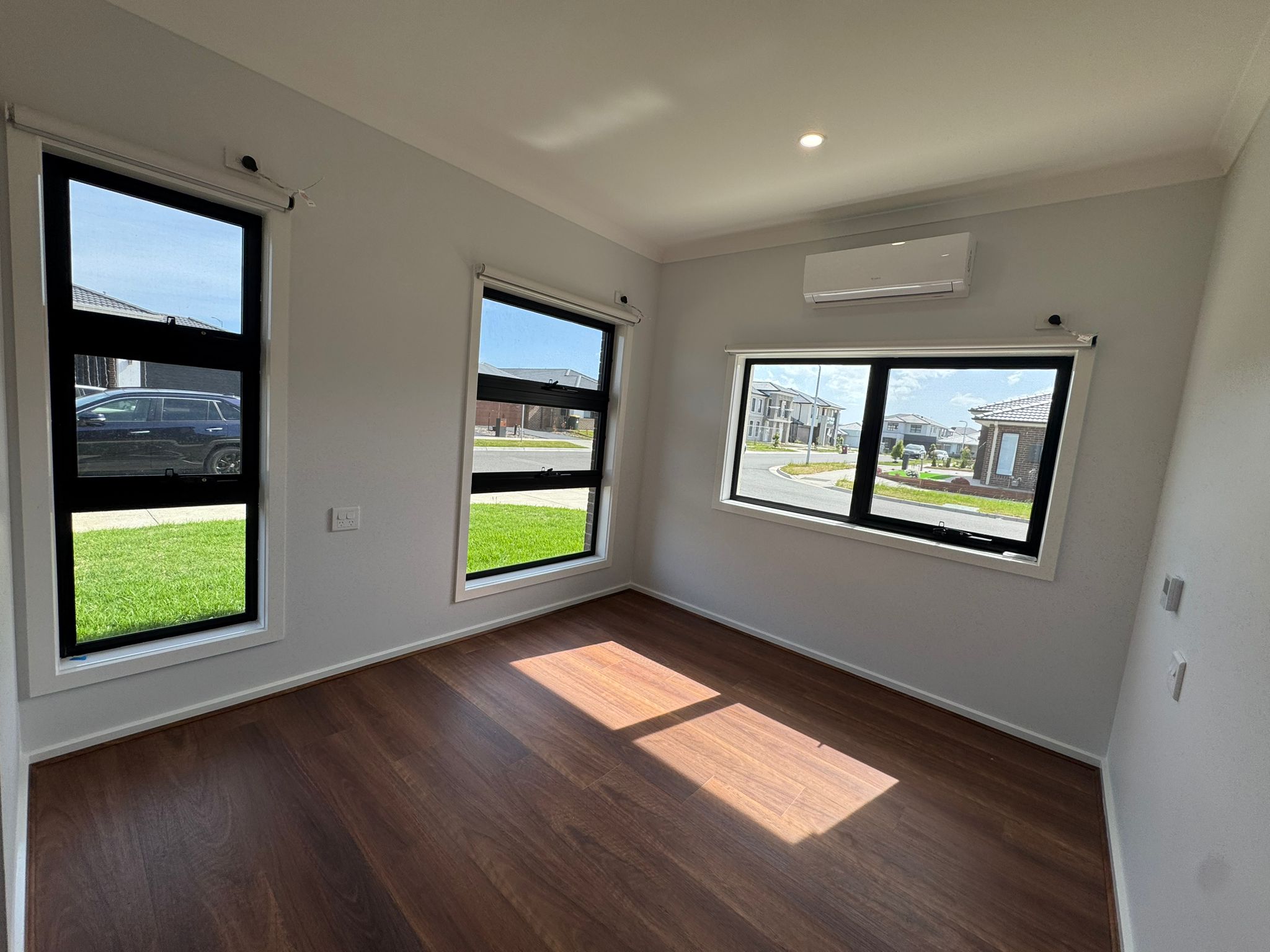 New HPS: 3 Bedroom with 3 Ensuites Plus OOA  TAC  Clyde VIC — Home image 4
