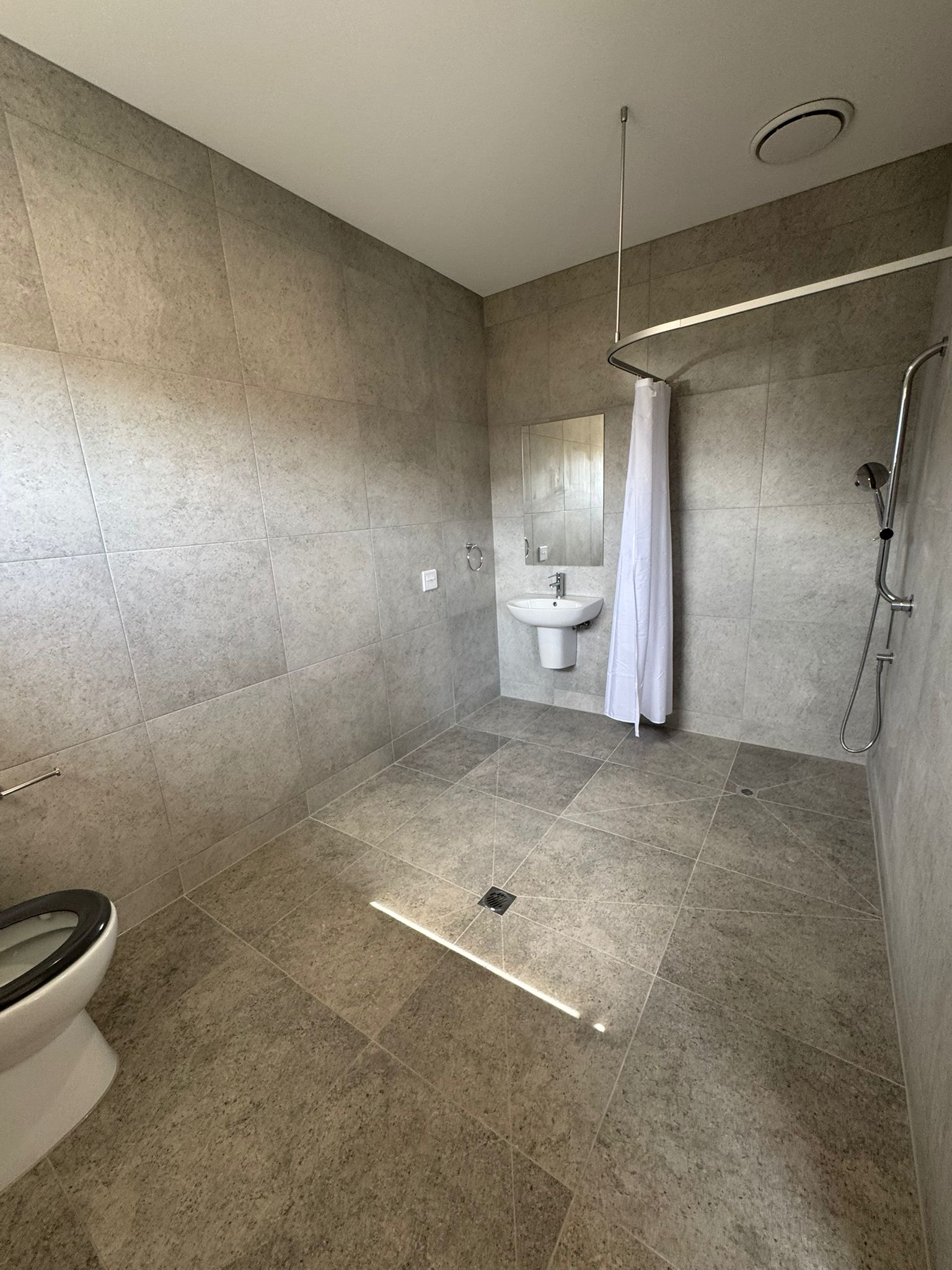 New HPS: 3 Bedroom with 3 Ensuites Plus OOA  TAC  Clyde VIC — Home image 6