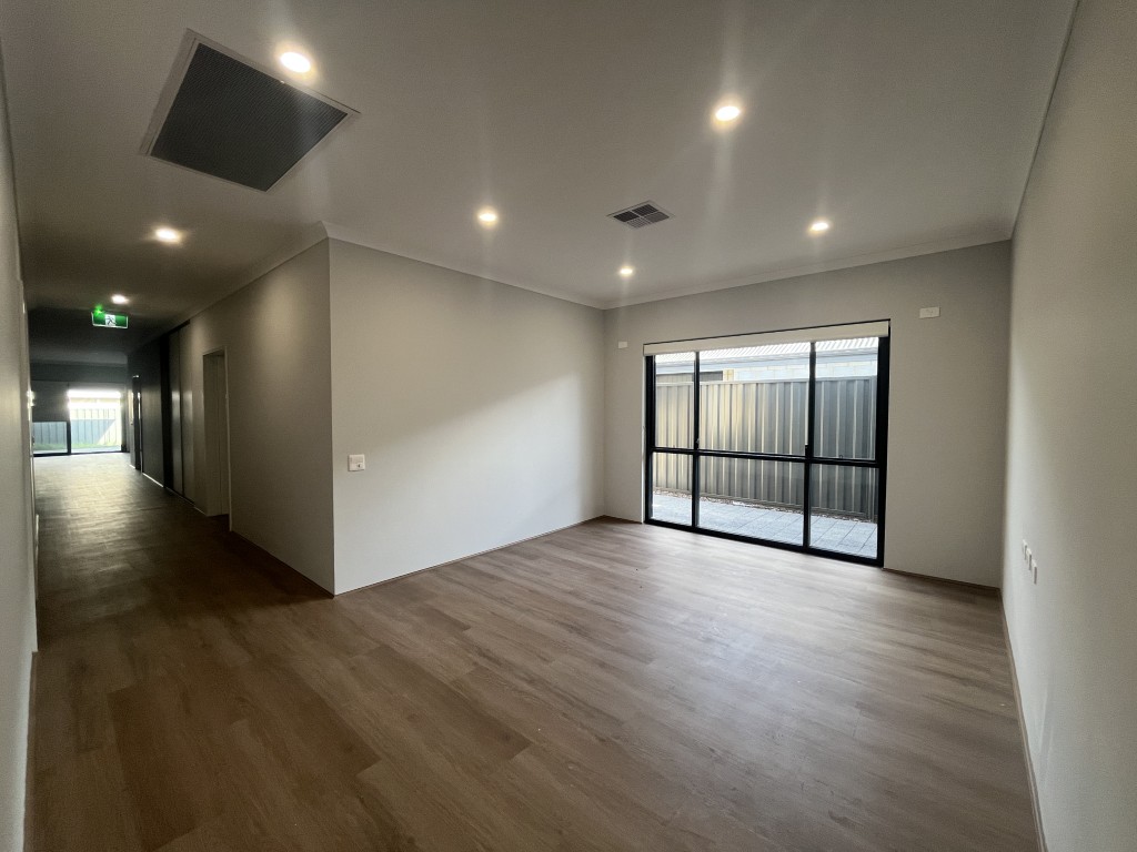 4 BR HPS Home with OOA Room – Hilbert — Home image 3