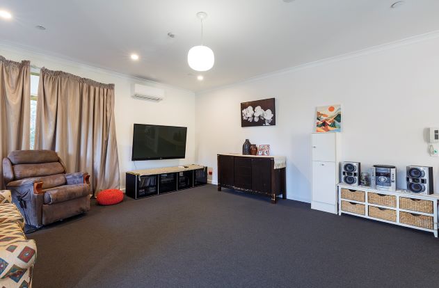 High Physical Support vacancy in Thornbury property with community garden — Home image 11
