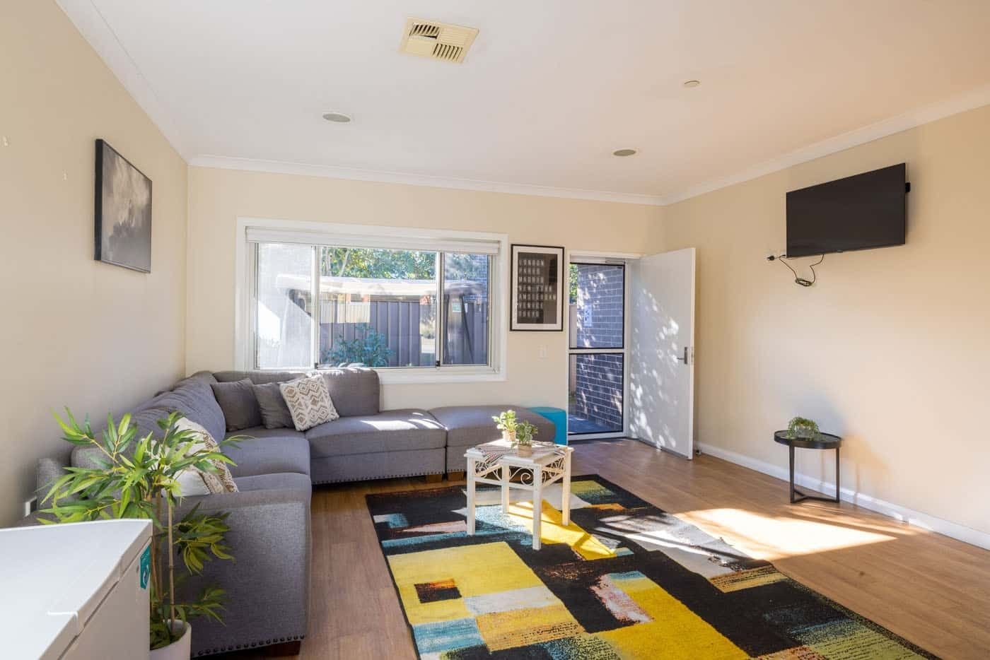 Self-Contained 3 bedroom shared villa in Cambridge Park — Home image 7