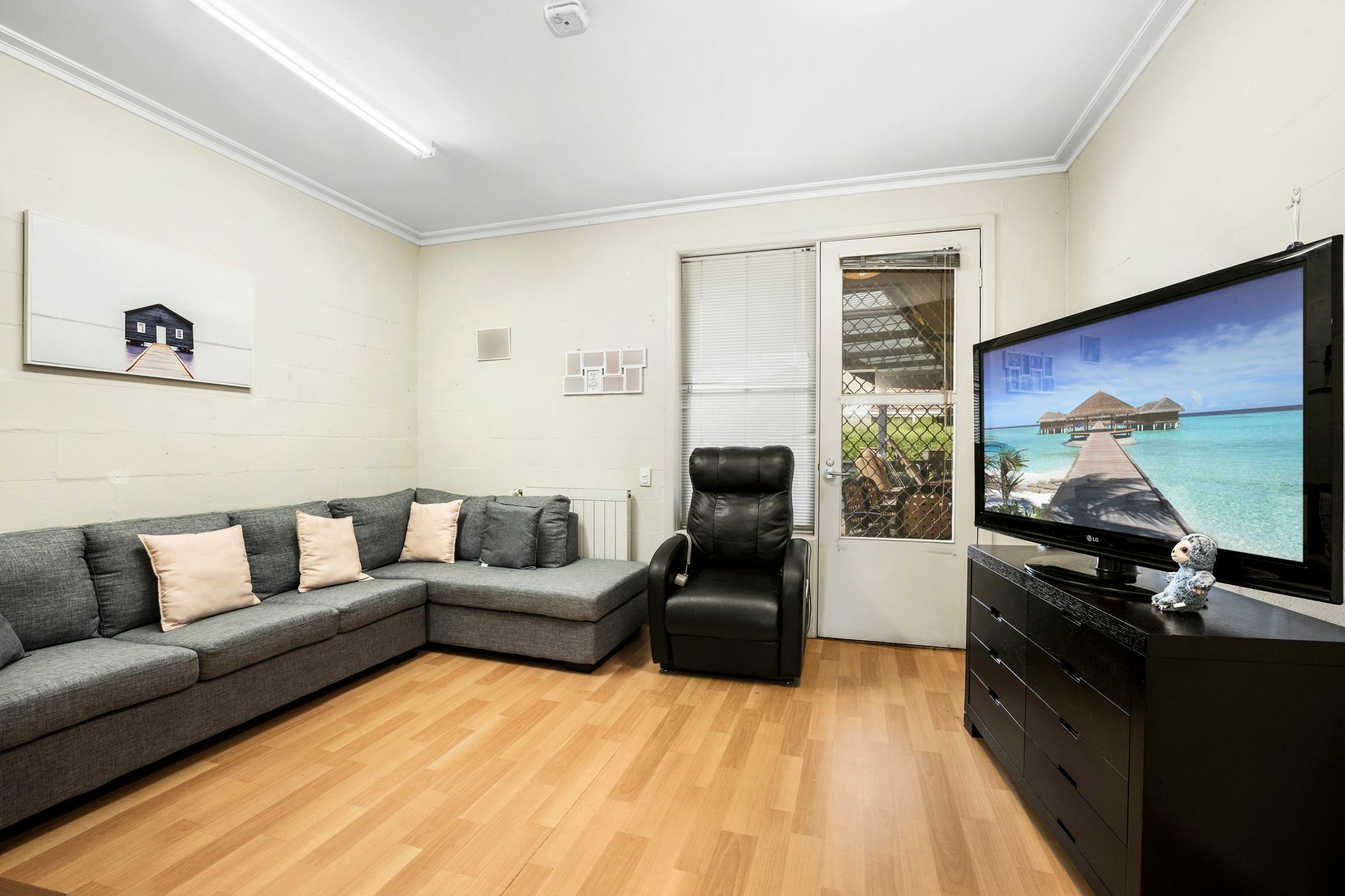 Welcoming home set in beautiful Warranwood. — Home image 9
