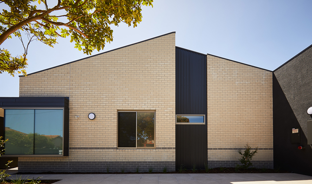 Beautiful, architecturally designed home built for fun in Ivanhoe — Home image 2