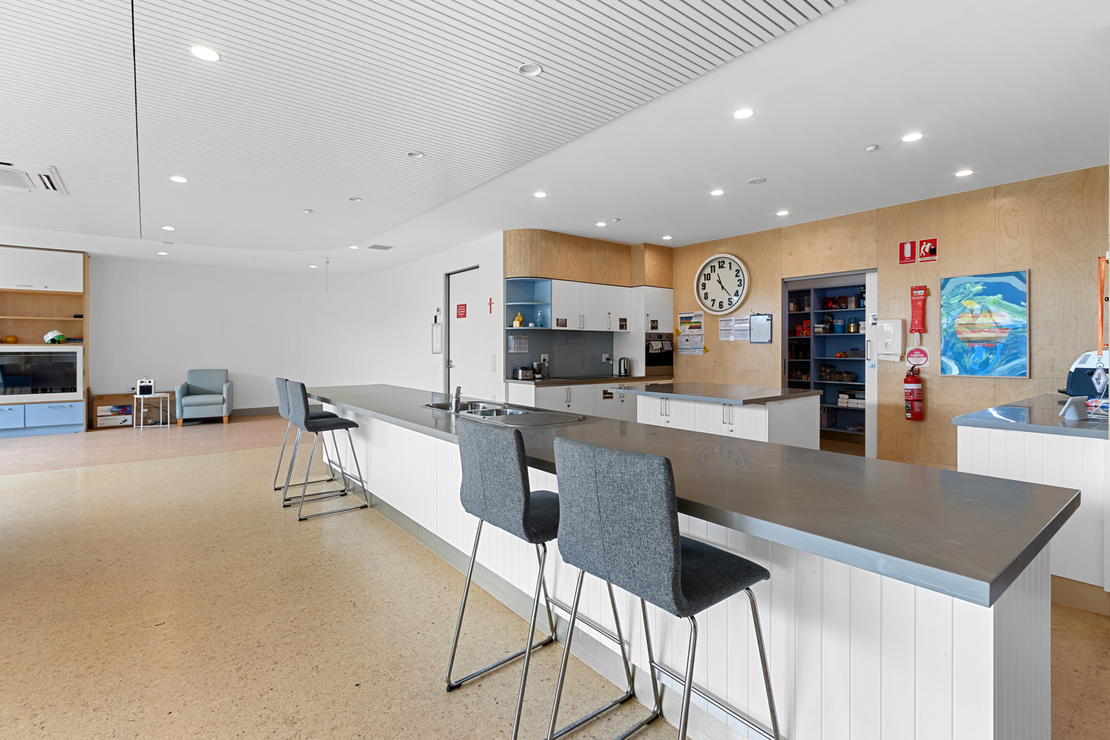 Beautiful, architecturally designed home built for fun in Ivanhoe — Home image 4