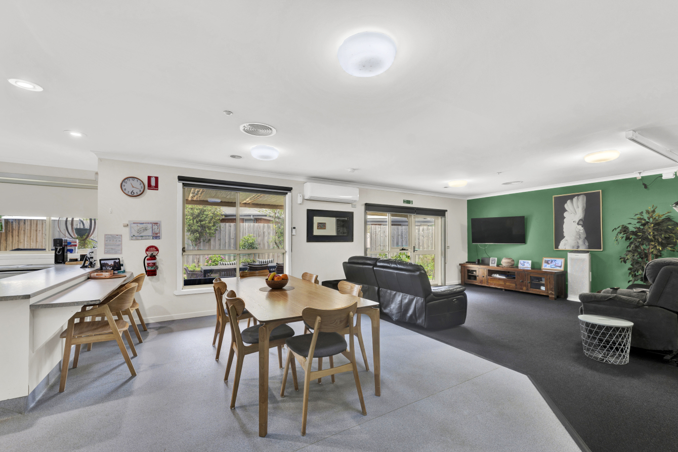 Turn your everyday into a holiday in this lively all male Bellfield home. in Bellfield