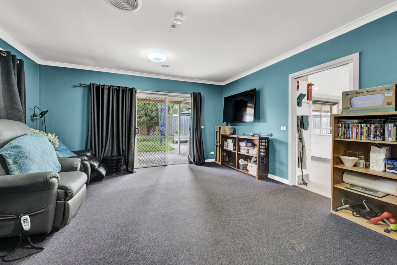 Turn your everyday into a holiday in this lively all male Bellfield home. — Home image 2