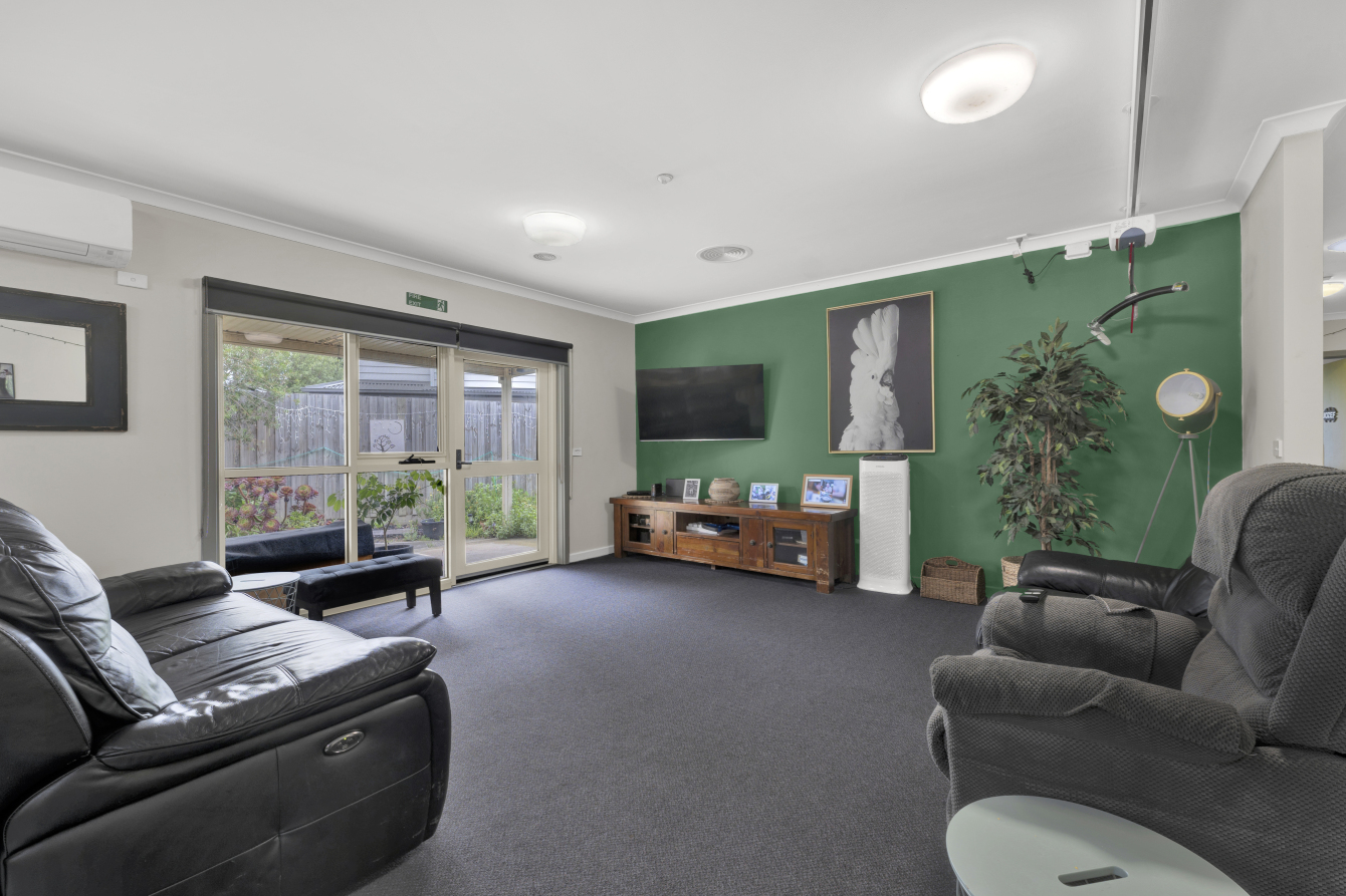 Turn your everyday into a holiday in this lively all male Bellfield home. — Home image 3