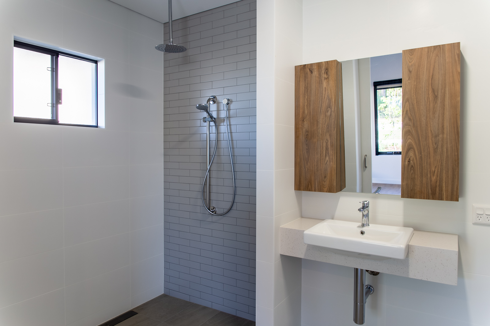 Luxury 3-bed Share Home AND Individual Villa in Highly Sought After Location. Disability Accommodation — Home image 2
