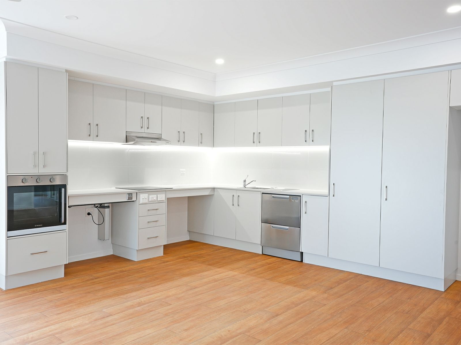 3 HPS Rooms + OOA, in Shaw QLD — Home image 2
