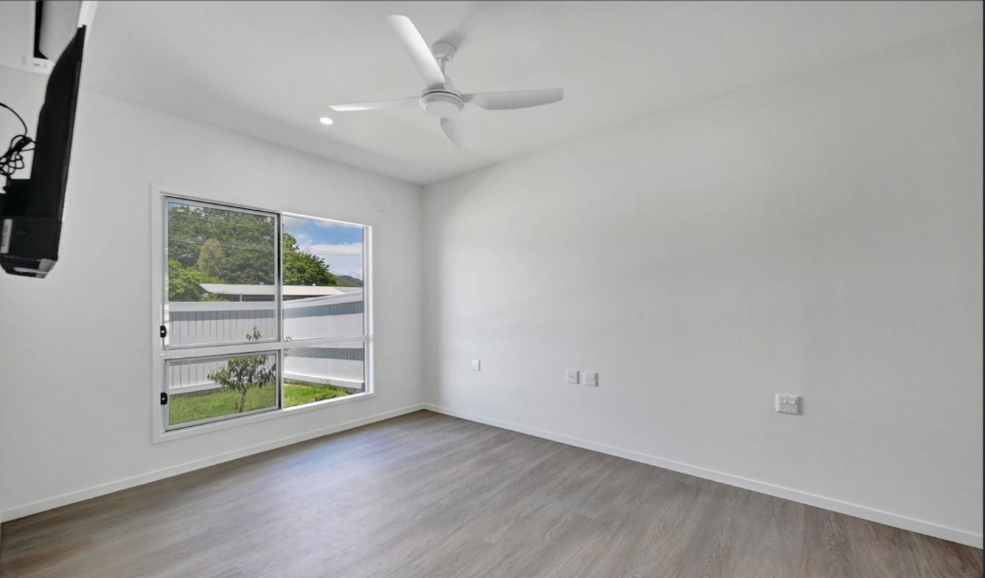 SIL house with Immediate Capacity — Home image 6