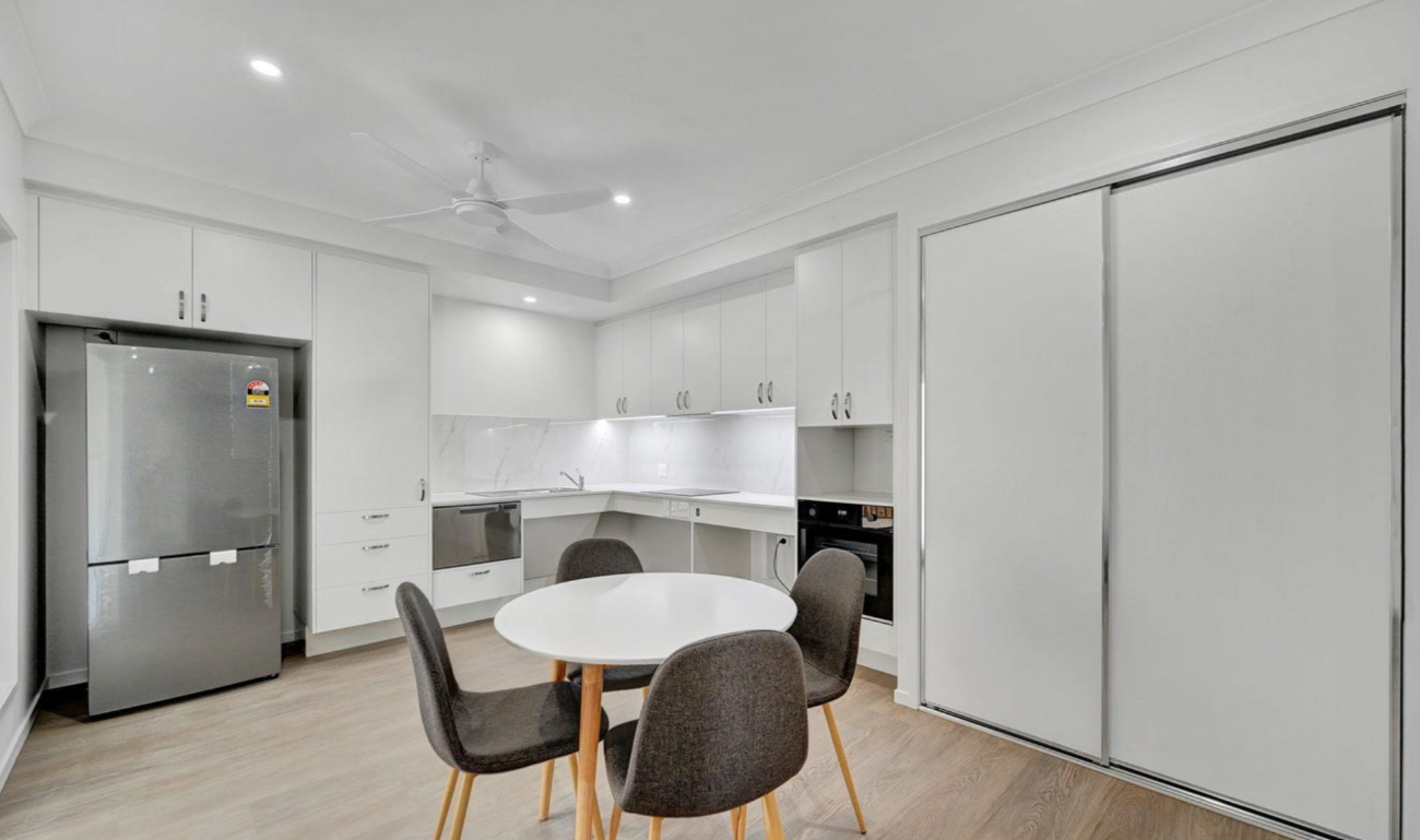 SIL house with Immediate Capacity — Home image 7