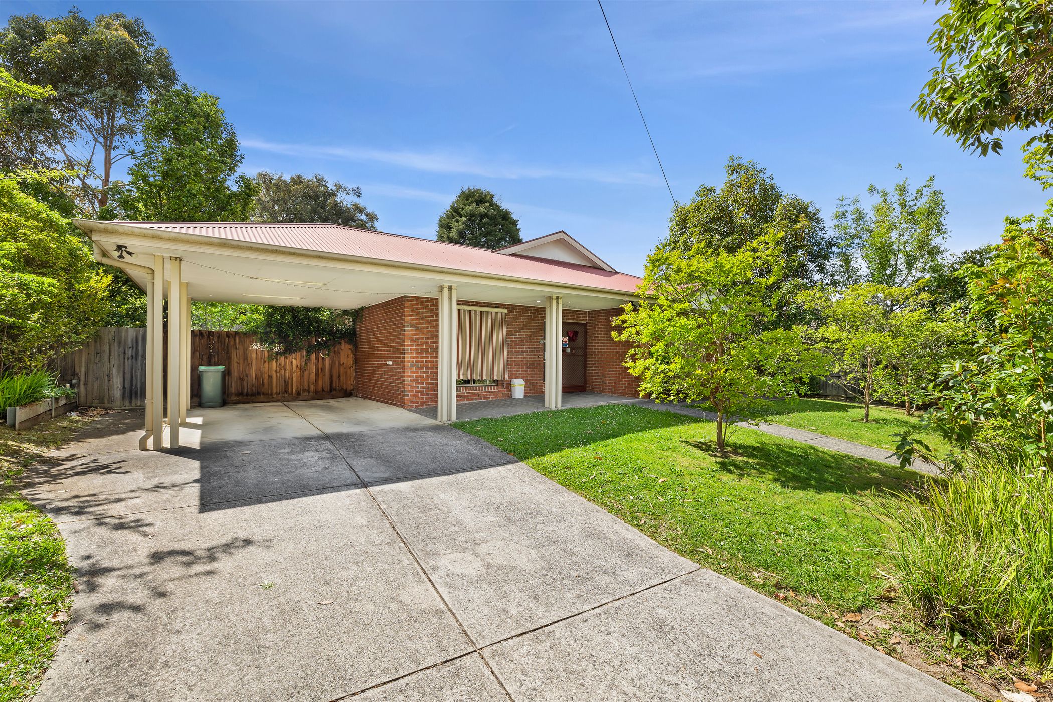 Modern and homely, this gem in Ringwood East is ready for you! — Home image 3