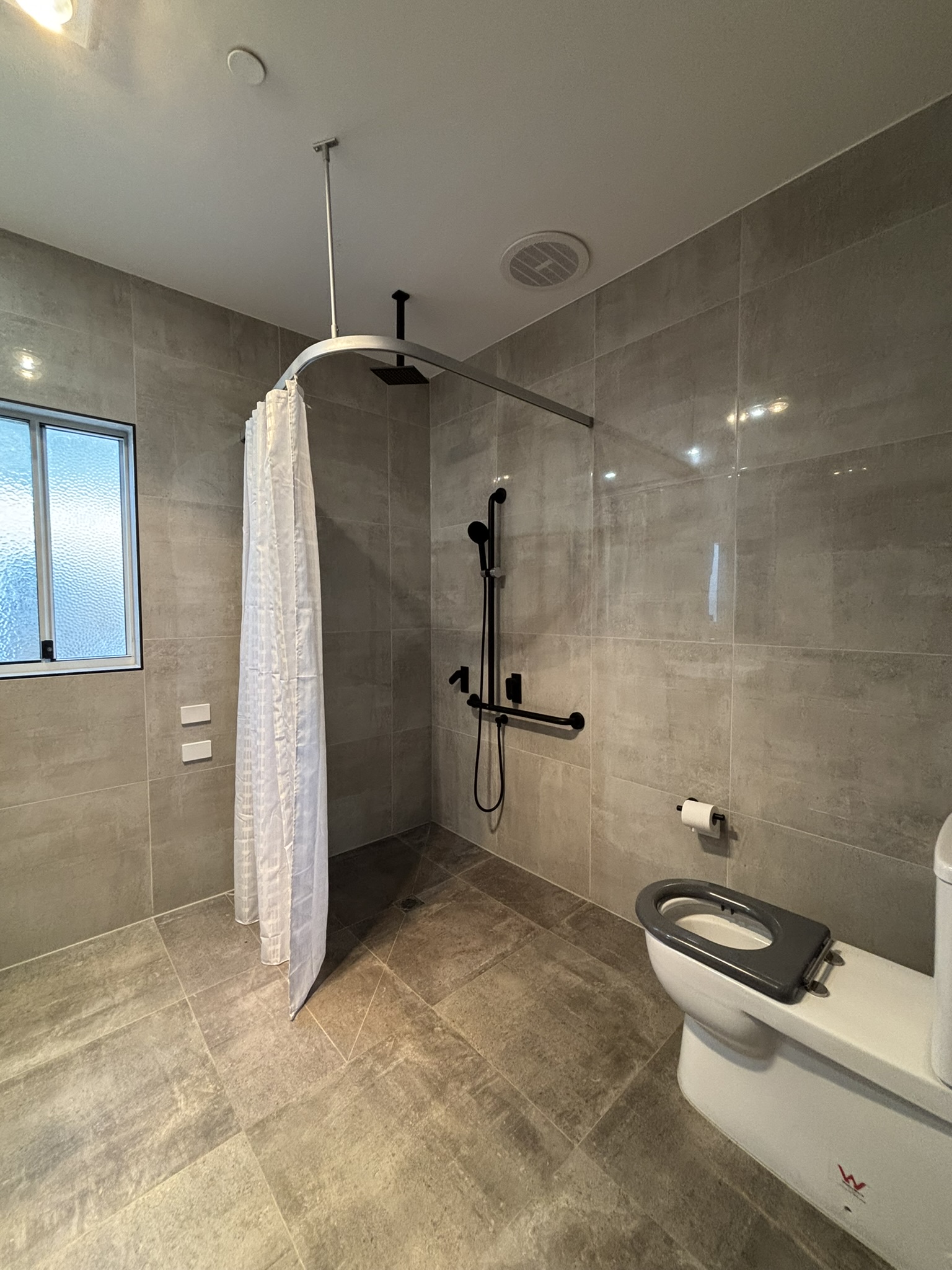 Medium Term Accommodation Available Now - Live Alone Unit — Home image 3