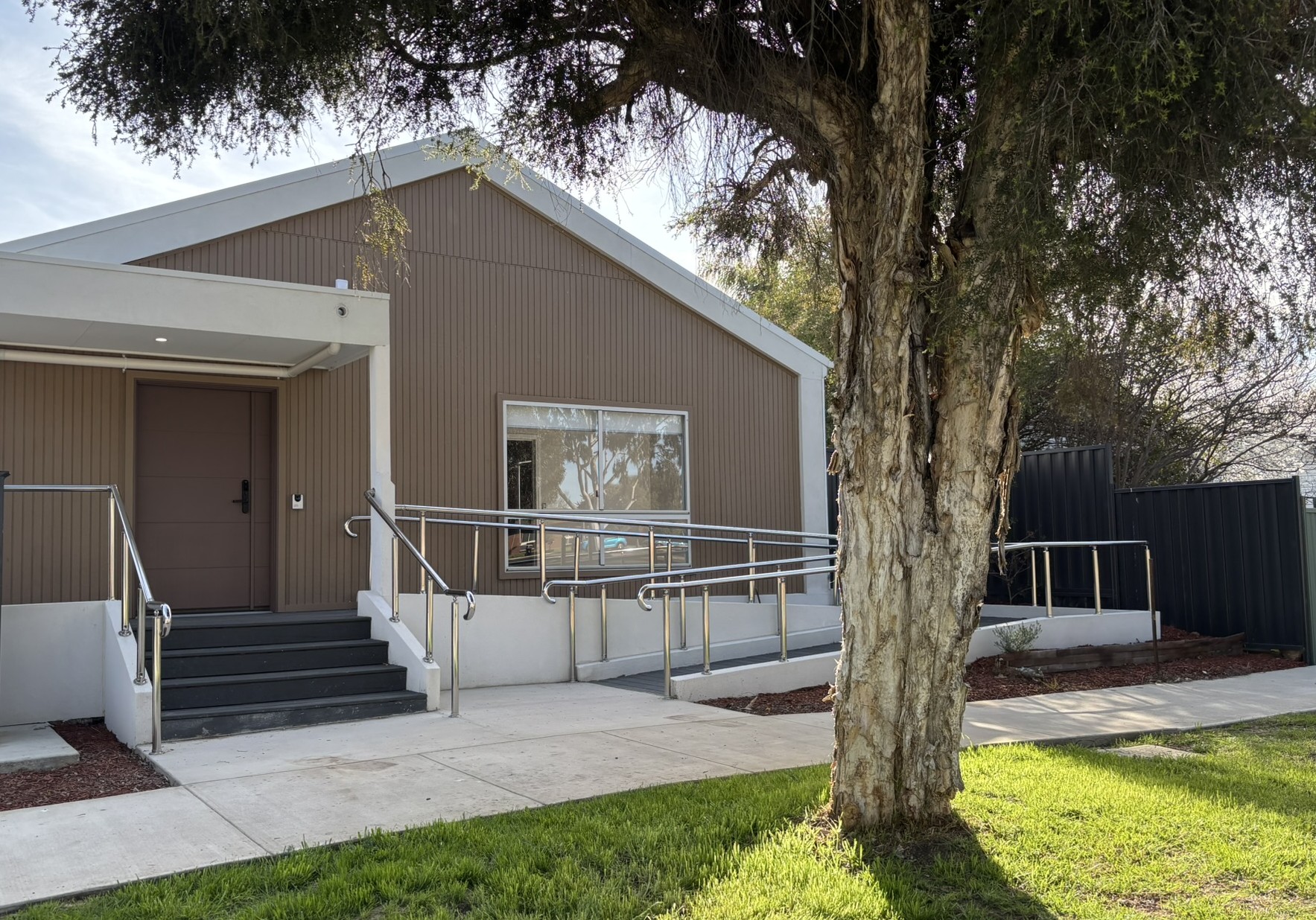 Medium Term Accommodation Available Now - Live Alone Unit — Home image 5