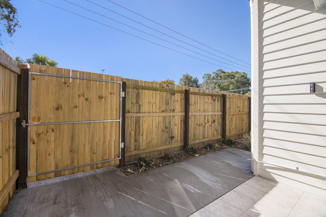 1-Bedroom + OOA Robust House – Separate living in West Brisbane — Home image 2
