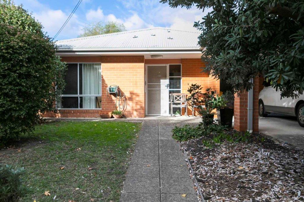 Delightfully welcoming home in Ringwood — Home image 3