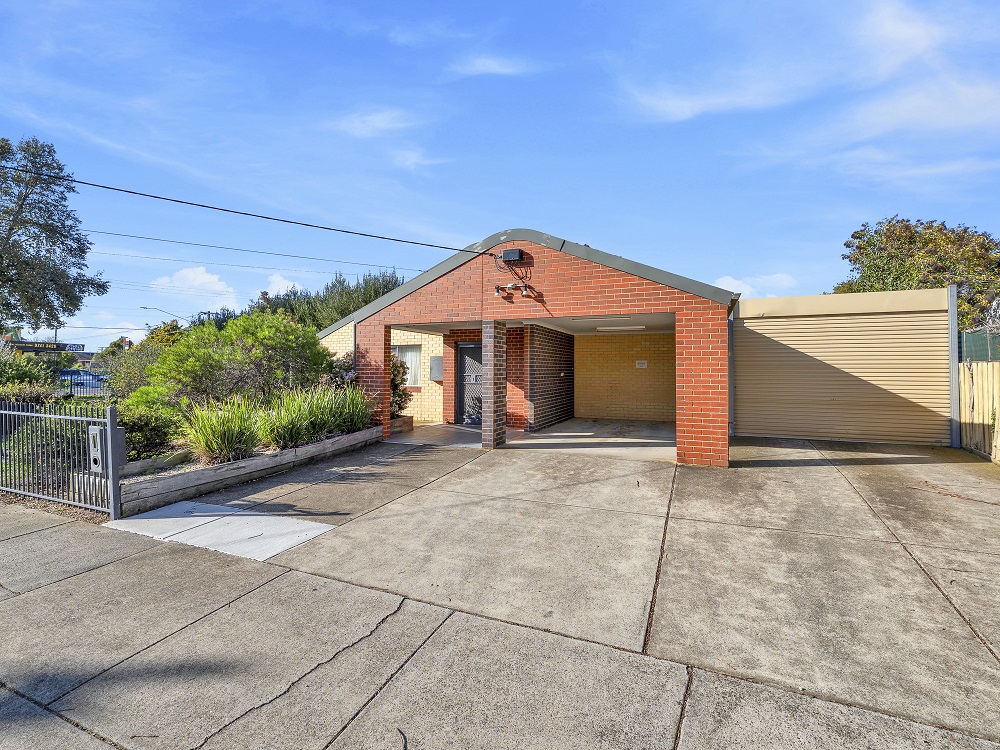One vacancy in a five-bedroom home in Werribee. in Werribee