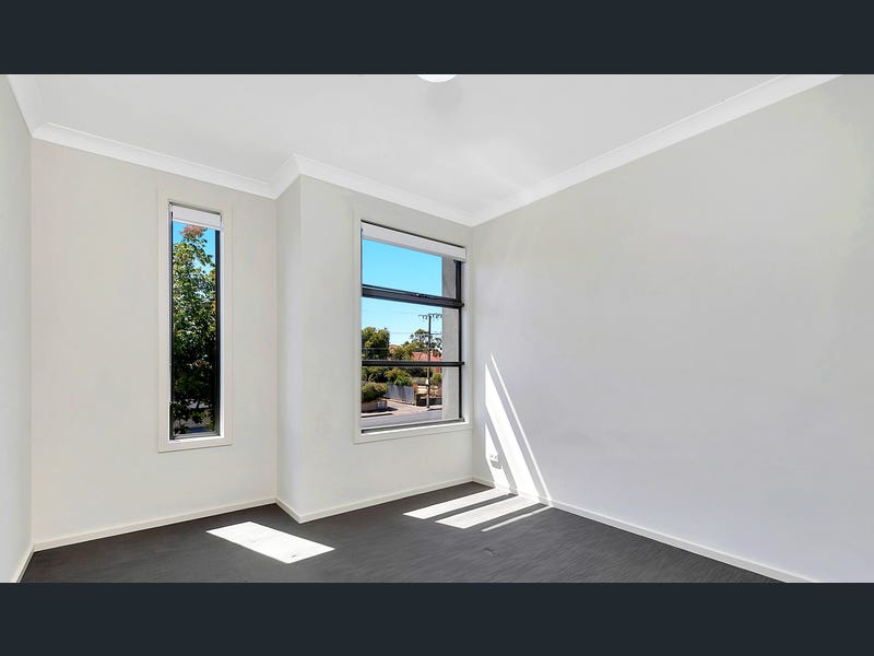 Modern Townhouse in a nest — Home image 3