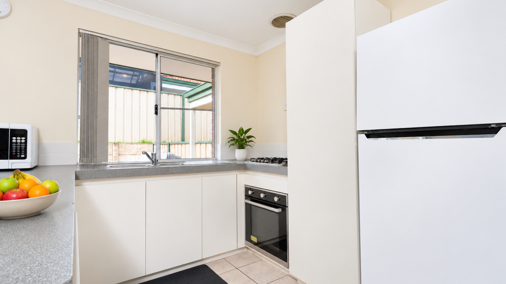 Unit 3, 5 Fort St - Kitchen