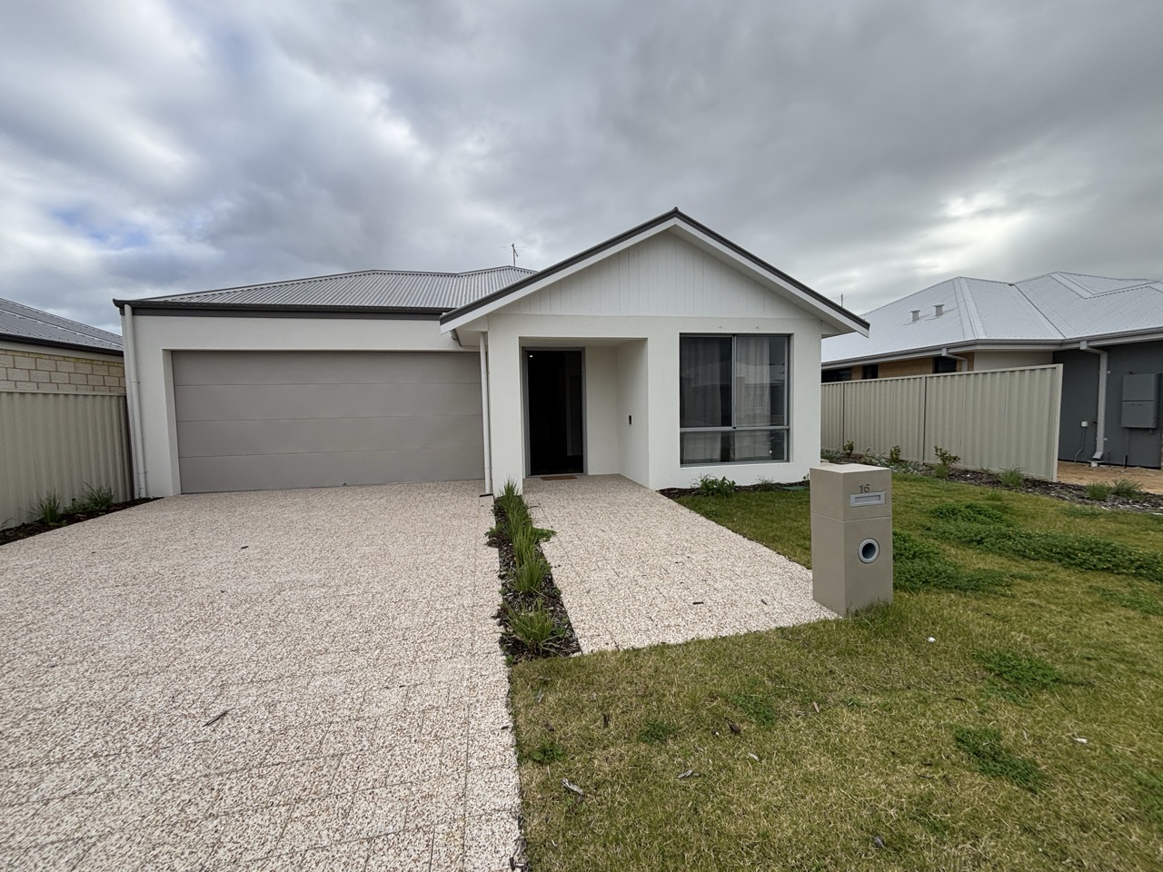 Golden Bay SDA House in Madora Bay