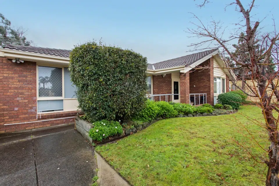 Carrum Downs: Basic house in Carrum Downs