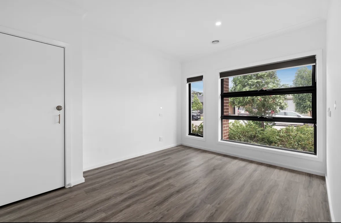 Looking for Robust SDA in Cranbourne East? Explore This 2+1 Home in Cranbourne East