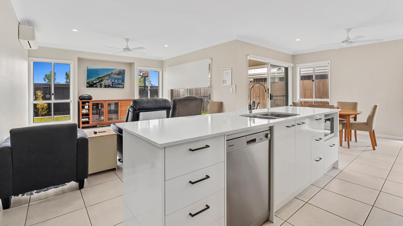 Enjoy Modern Living in Banya, Sunshine Coast — Home image 3
