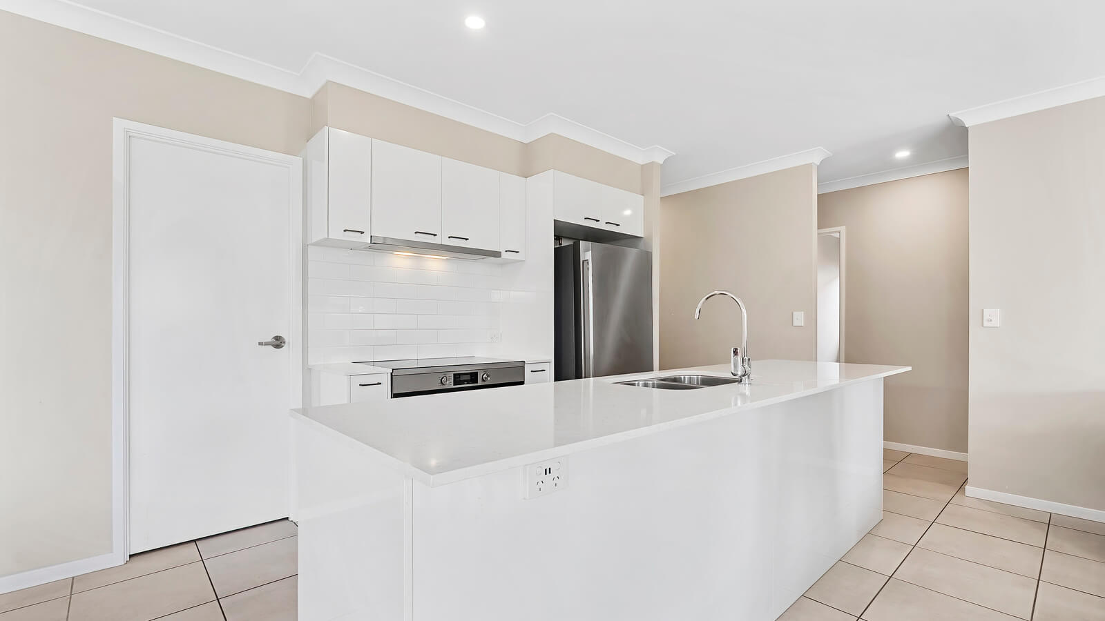 Enjoy Modern Living in Banya, Sunshine Coast — Home image 5