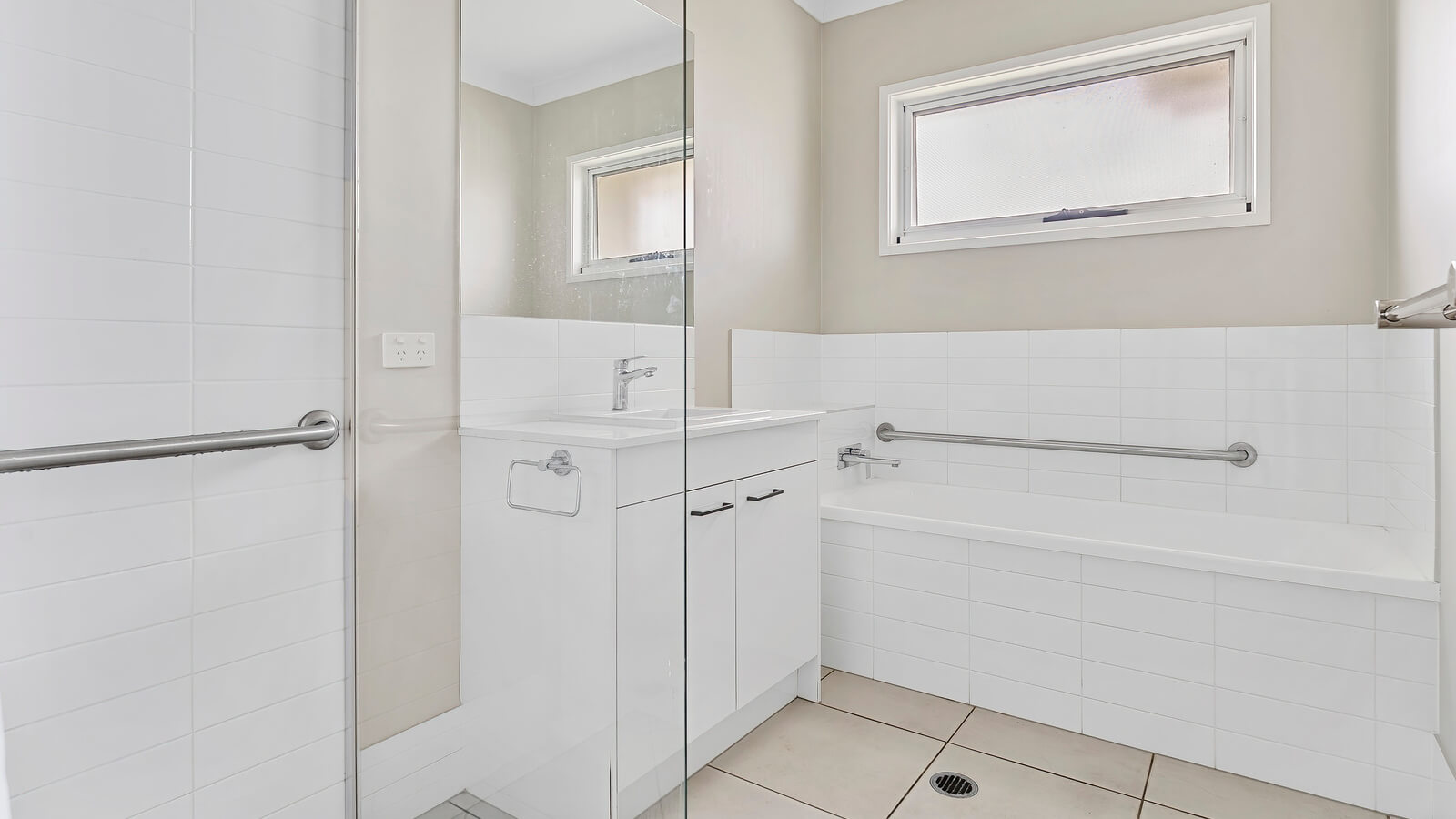 Enjoy Modern Living in Banya, Sunshine Coast — Home image 8